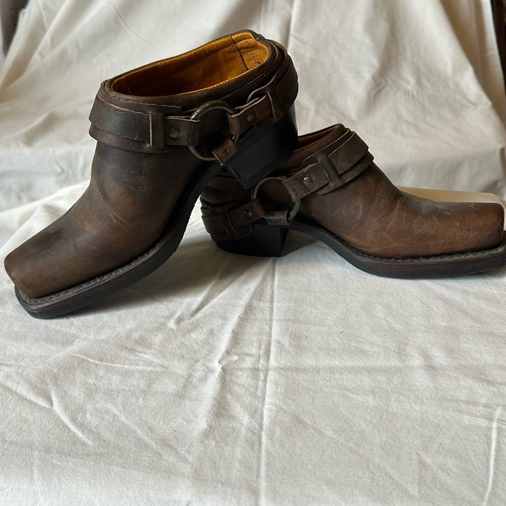 FRYE Women’s Leather Western Clogs sz 7 1/2 brand new condition